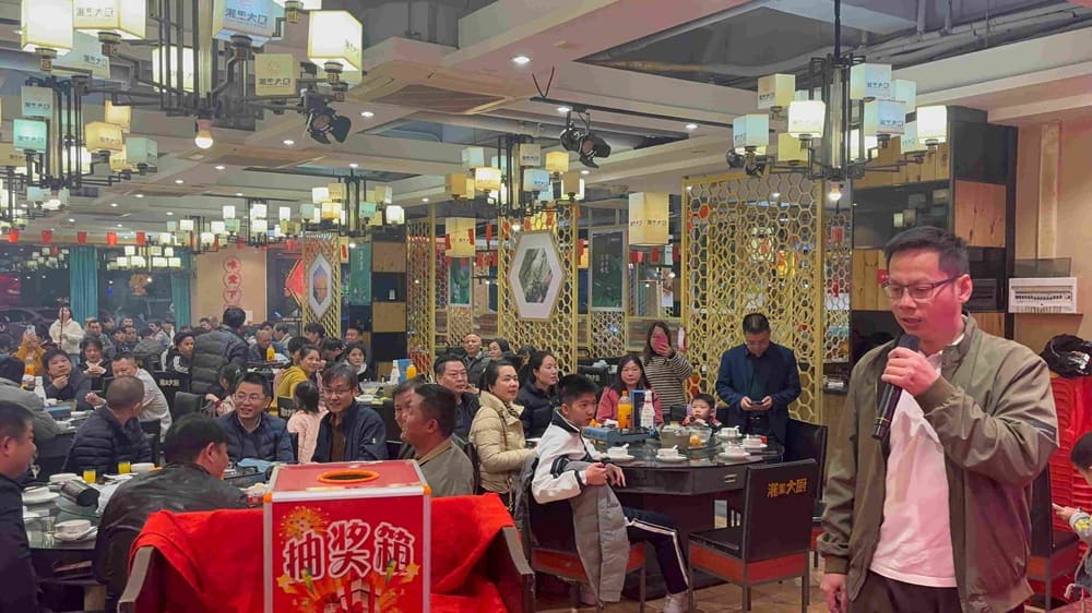 CEO Mr. Zhao at the Shenzhen Qixingyuan annual meeting, discussing the company’s 20 growth and commitment to quality and innovation