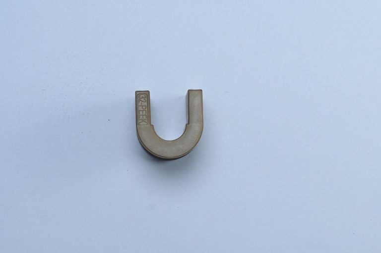 Bracket plug