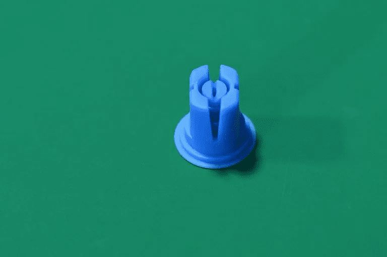 Fan-shaped spray nozzle for PCB processing equipment